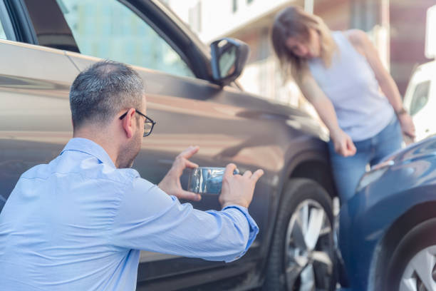 Professional Full Coverage Car Insurance technician working in Abingdon, IL